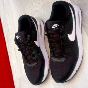 Women's size 10 air max